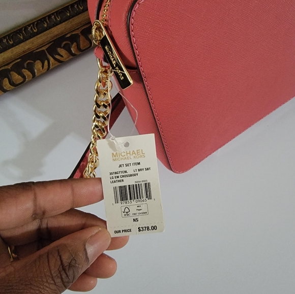 Micheal kors Jet Set Crossbody - Picture 4 of 7